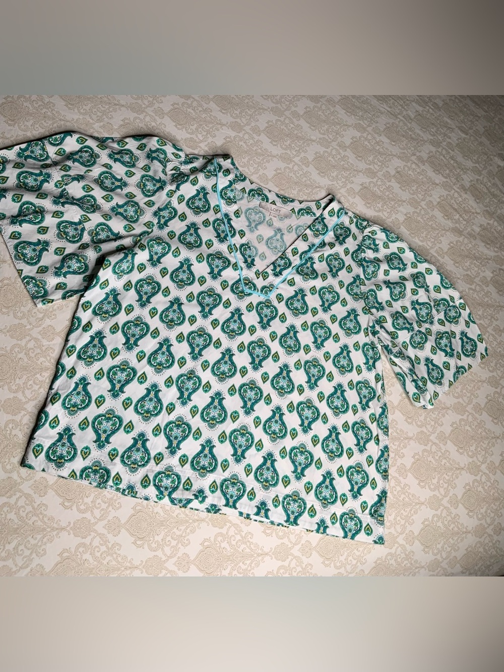 LOFT Teal Floral Medallion V-Neck Top Women’s Large